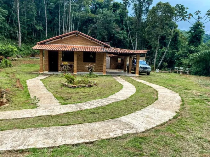 Lindo Sítio no Sertão de Bananal-SP. Sertão da Onça. com água de mina.