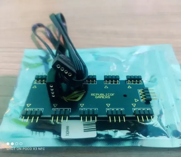 HUB Splitter Asus para Fans RGB / 10 Portas ( 12V 4 Pinos )