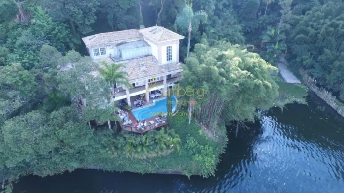 RUA FECHADA, RIVIERA PAULISTA - Praia da Lagoa, 5.200m terreno , tres suites, 01 suite p h