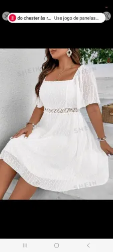 Vestido azul claro com renda e babados