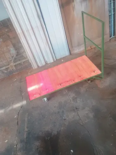 Carrinho plataforma para 200 quilos