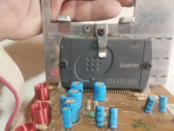 Saida do som Philips FWM 462 stk 433-890