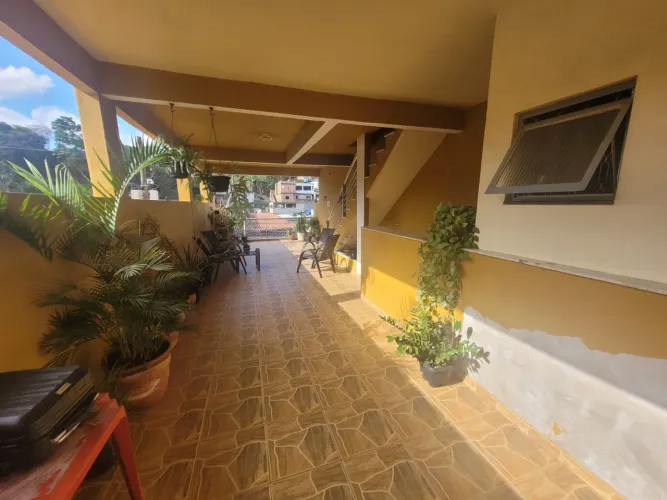 Casa c/ 4 Quartos sendo 1 Suíte, Varanda e Terraço Amplo - Carmari/Nova Iguaçu
