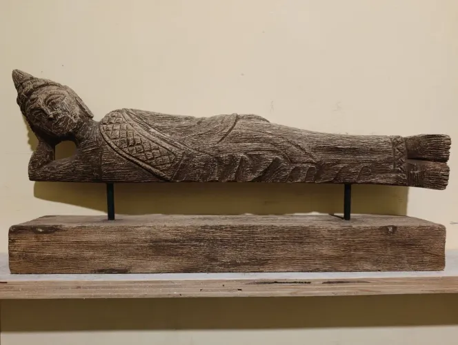 Estátua de Buda em madeira. Importado