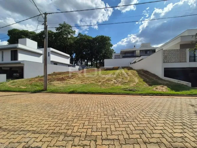 Terreno à venda no Condomínio Parque Faber Castell em São Carlos.