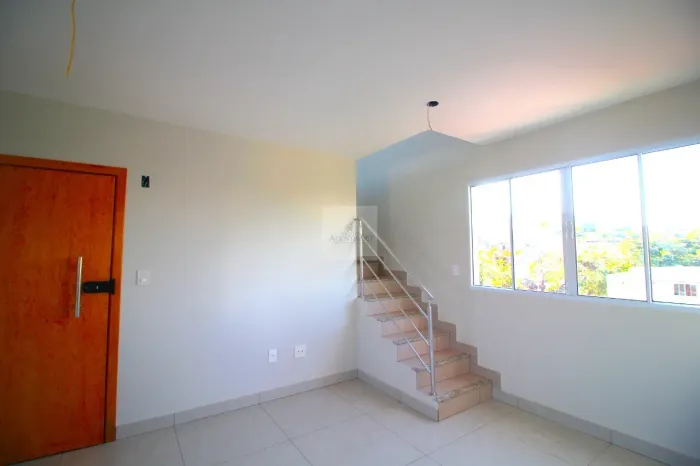 Cobertura à venda em Belo Horizonte-MG, bairro Santa Mônica: 2 quartos, 2 salas, 2 banheir