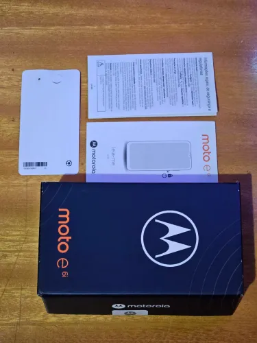 CAIXA celular Motorola Moto E6i em perfeito estado com manuais