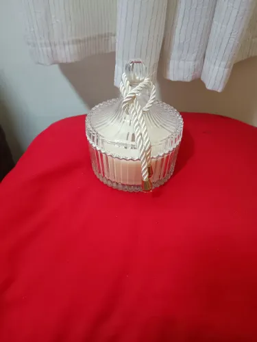 Vela decorativa de vidro com corda