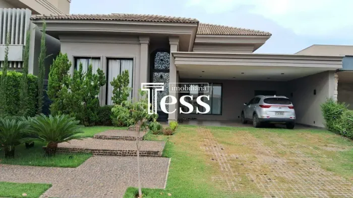 Aluga Casa em Condomínio alto padrão Eco Village I zona sul 3 suítes portaria 24h lazer co
