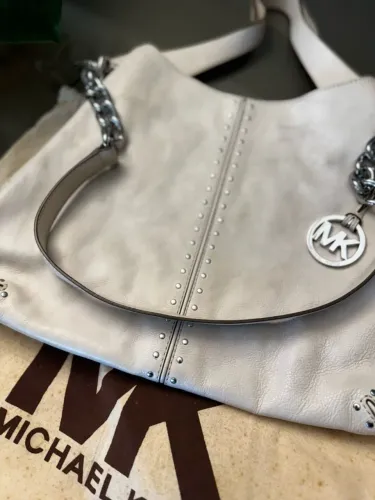 Bolsa Michael Kors em couro natural