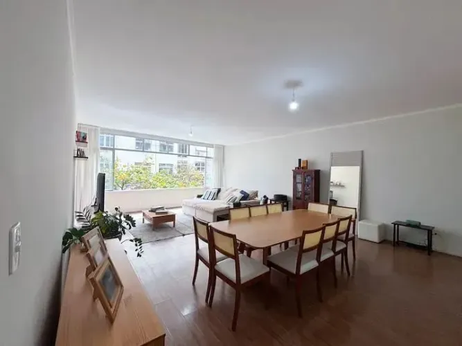 Imenso 3 quartos em Copacabana na quadra da praia