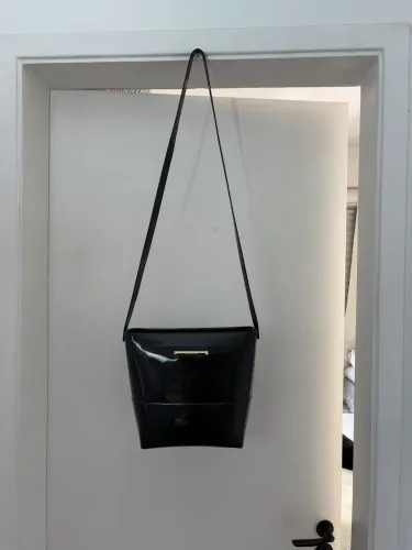 Bolsa Petite Jolie. Preta com alça