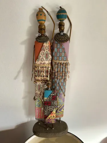 Escultura Africana em Metal e Tecido