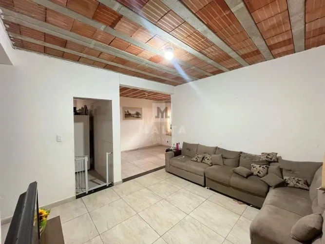 Casa com 04 quartos e 04 vagas de garagem à venda no bairro Tirol/BH!