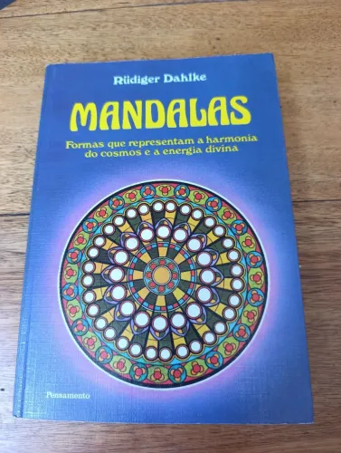 LIVRO MANDALAS FORMAS QUE REPRESENTAM A HARMONIA DO COSMOS E A ENERGIA DIVINA RUDIGER D