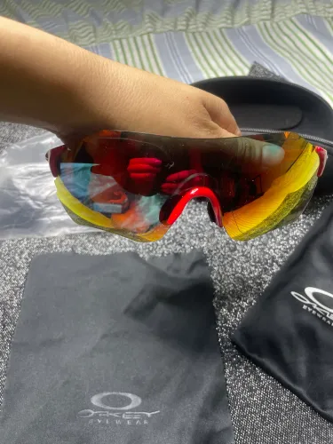 Óculos Oakley esportivo