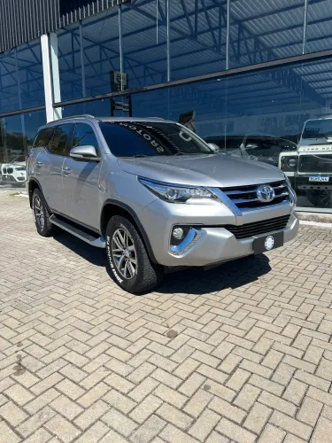 Toyota Hilux SW4 SRX 2016