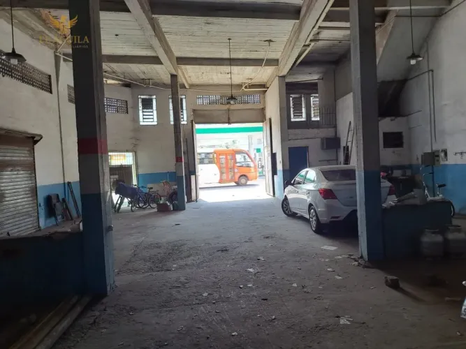 Ponto comercial, na Glória, com 275m²