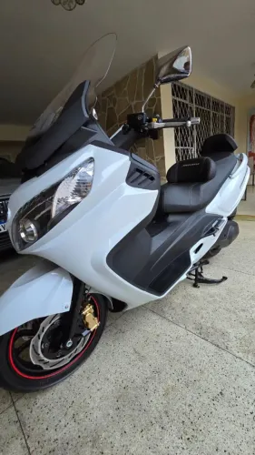Scooter Dafra Maxsym 400i - Ano 2022/2023 - Apenas 2.393 km