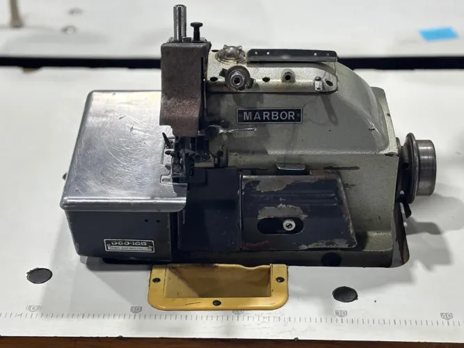 Máquina overloque industrial 