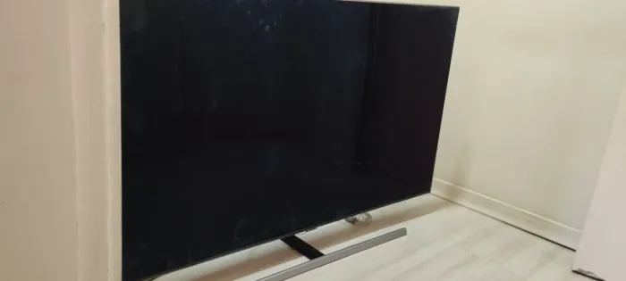 Smart TV Samsung Tela TRINCADA e imagem listrada