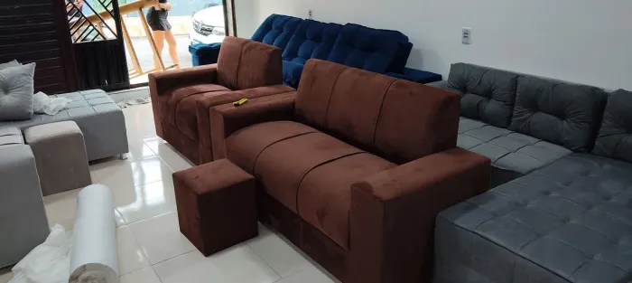 Sofá de 2 e 3 lugares com puff de brinde
