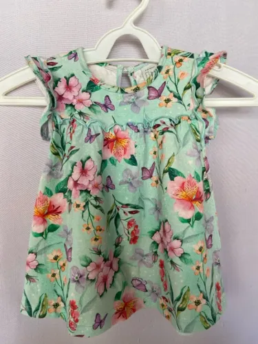 Vestido floral para bebê menina