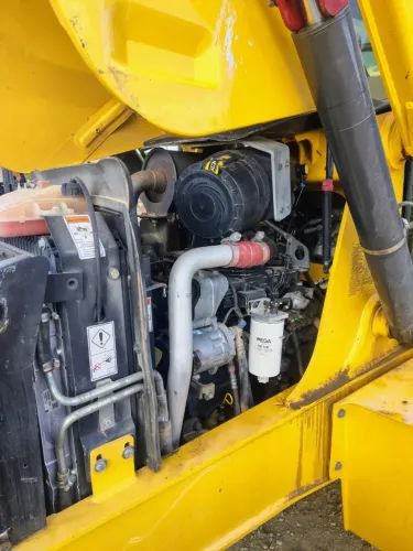 RETROESCAVADEIRA NEWHOLLAND 2021