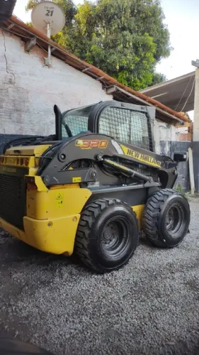 MINI PÁ CARREGADEIRA 2021
