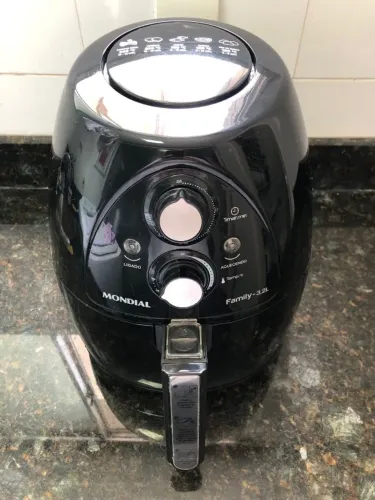 fritadeira elétrica sem óleo (Air Fryer) da marca Mondial, modelo Family-3,2L.