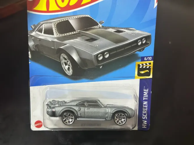 Carrinho Hotwheels ice charger Velozes e furiosos