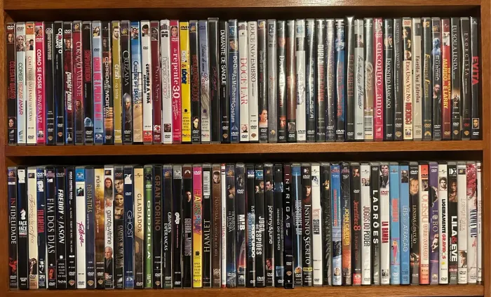 Lote com 400 DVDs diversos