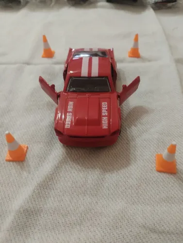 Miniatura Mustang Fricção High Speed Vermelha - 12cm de Comprimento