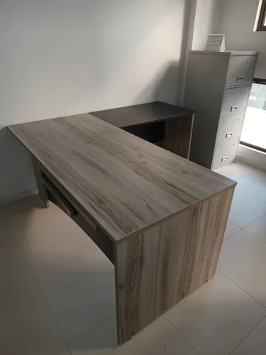 MESA DE ESCRITÓRIO EM L 