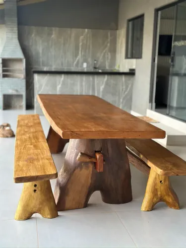 Mesa de Jantar Rústica de Madeira Maciça com Bancos