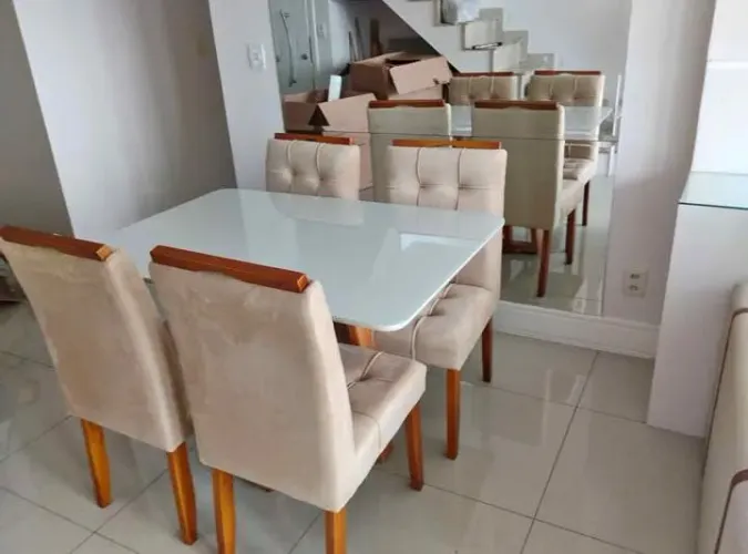 Mesa de Jantar Elegante com 4 cadeiras e tampo com vidro