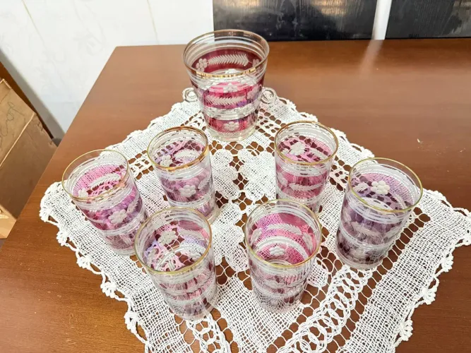 Antiga Coqueteleira com 6 copos lapidado 