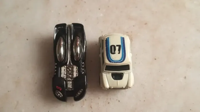 2 miniaturas hot wheels