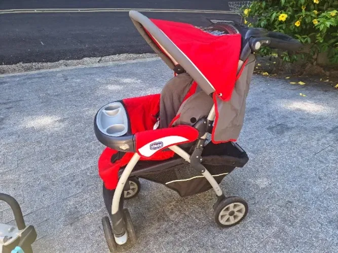 Carrinho de Bebê + bebê conforto - Marca Chicco