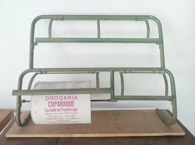 Papeleiro / Relíquia / Antiguidade