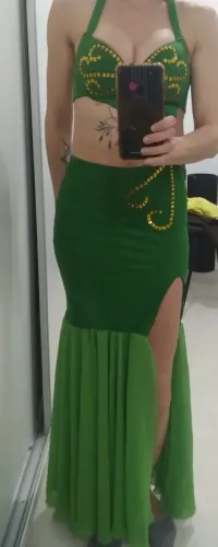 Dança do ventre figurino em verde com detalhes e dourado, tamanho P