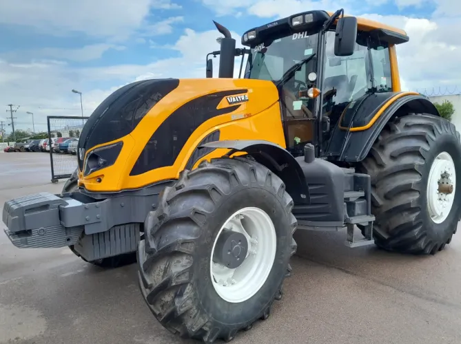 Trator Valtra BH194 ano 2022, 4x4, com ar condicionado, em SP