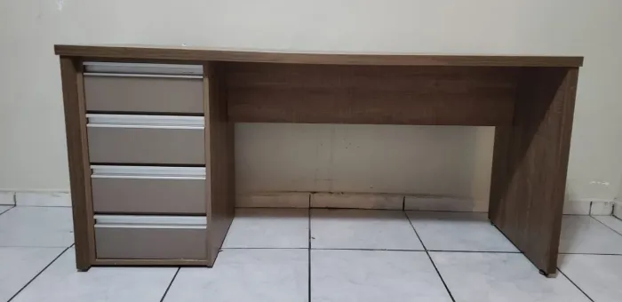 Vendo Escrivania de escritório em Mdf.