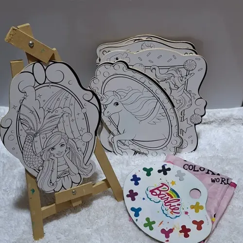 Conjunto de Artes - Painel e Acessórios - Barbie Princesas Fun