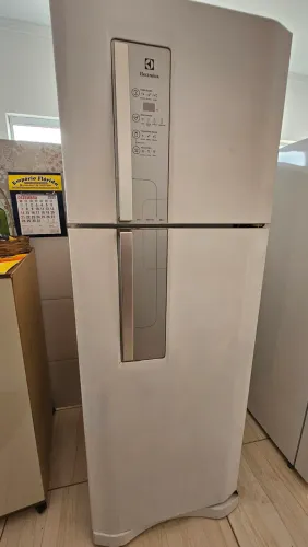 Geladeira Electrolux 220v Com defeito simples.