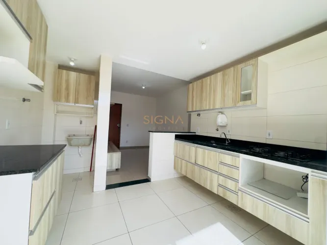 Apartamento com dois quartos sendo uma suíte, elevador e uma vaga de garagem, bairro Santa