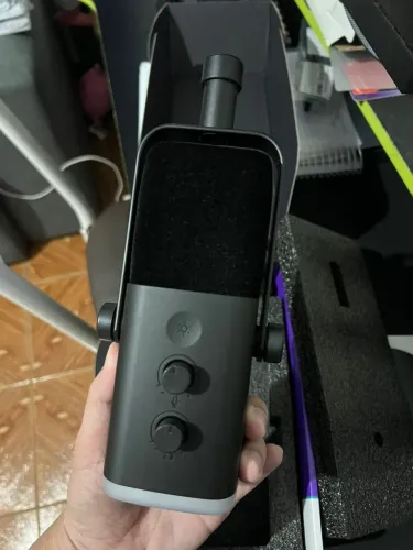 Microfone Fifine AM8 Dinâmico para Podcast, Streaming e Jogos com USB/XLR