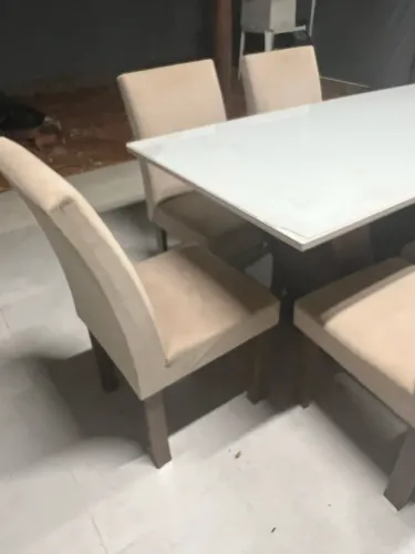 Mesa com 6 cadeiras