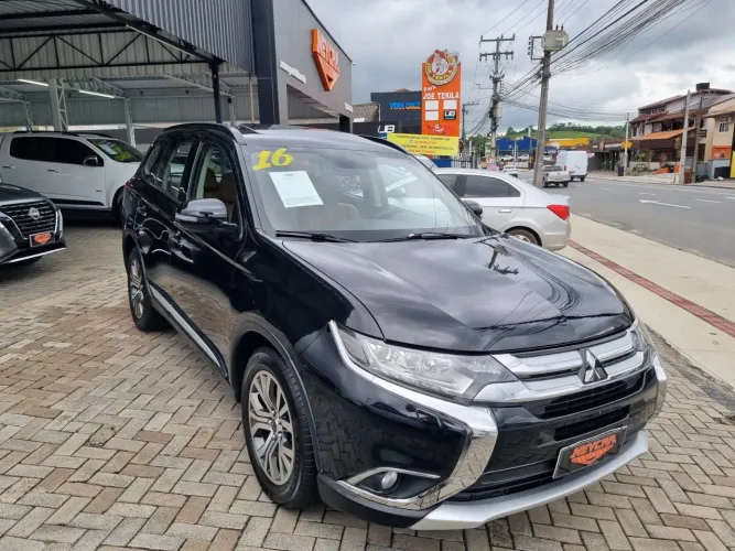 Mitsubishi Outlander HPE-S 2.2 Diesel 4X4 Aut. 2016
