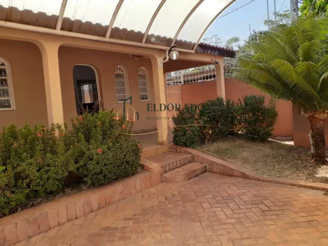 Vende-se casa ao lado na Arena Pantanal! 4 quartos sendo 2 suítes!